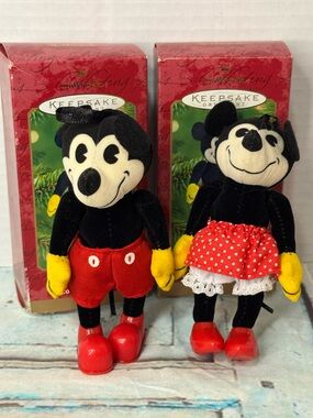 2001 Hallmark Keepsake Ornaments Minnie's Sweetheart Mickey Mouse Sweetheart